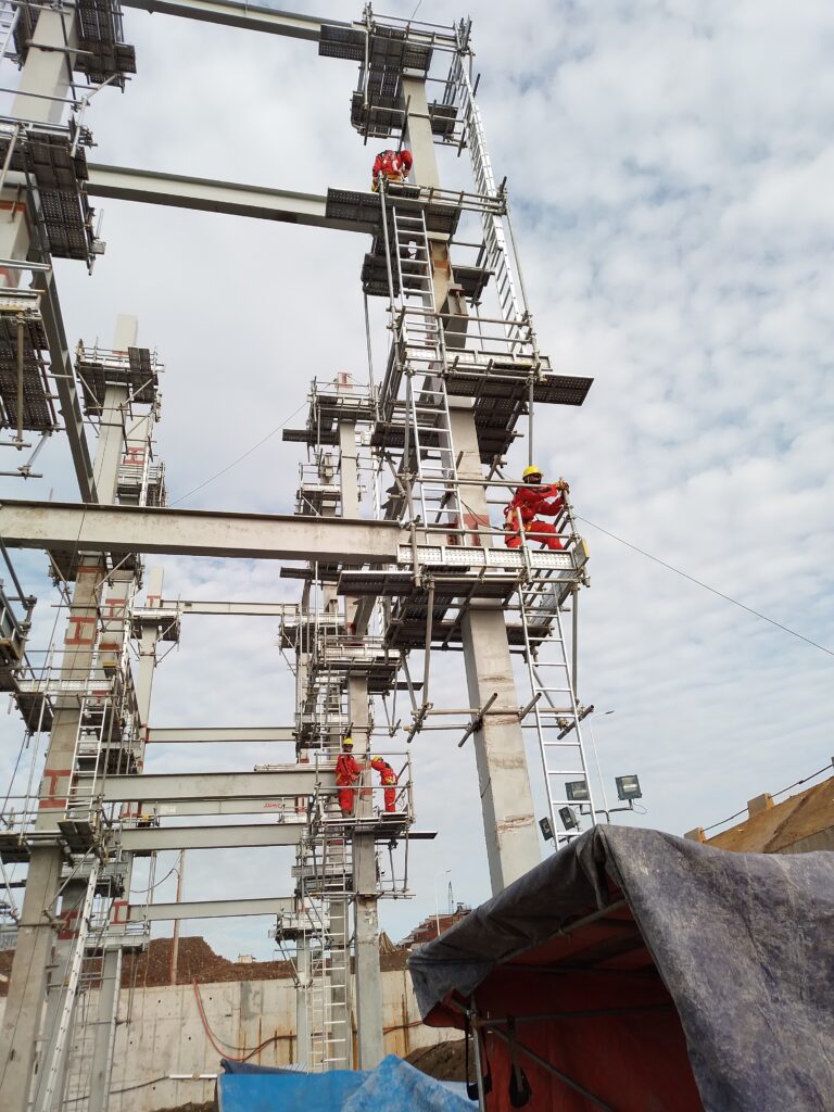 Pemasangan Scaffolding pada Piperack