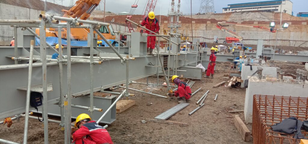 Pemasangan Scaffolding pada Piperack