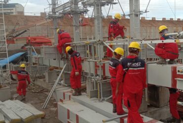 Pemasangan Scaffolding pada Piperack